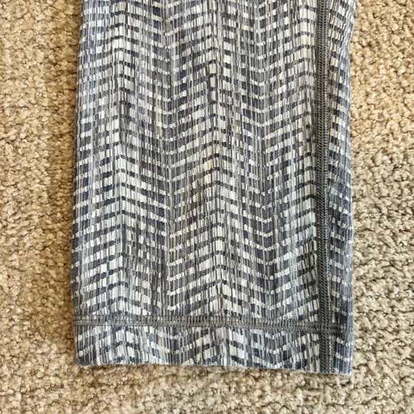 Lululemon Wonder Crop Chevron Leggings - size 10 - Picture 2 of 5